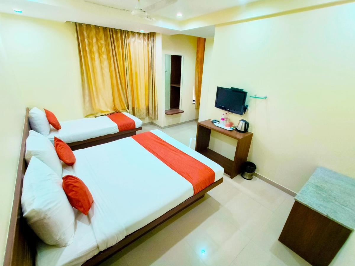 Hotel Sai Srushti By Neem Square Širdi Exteriér fotografie