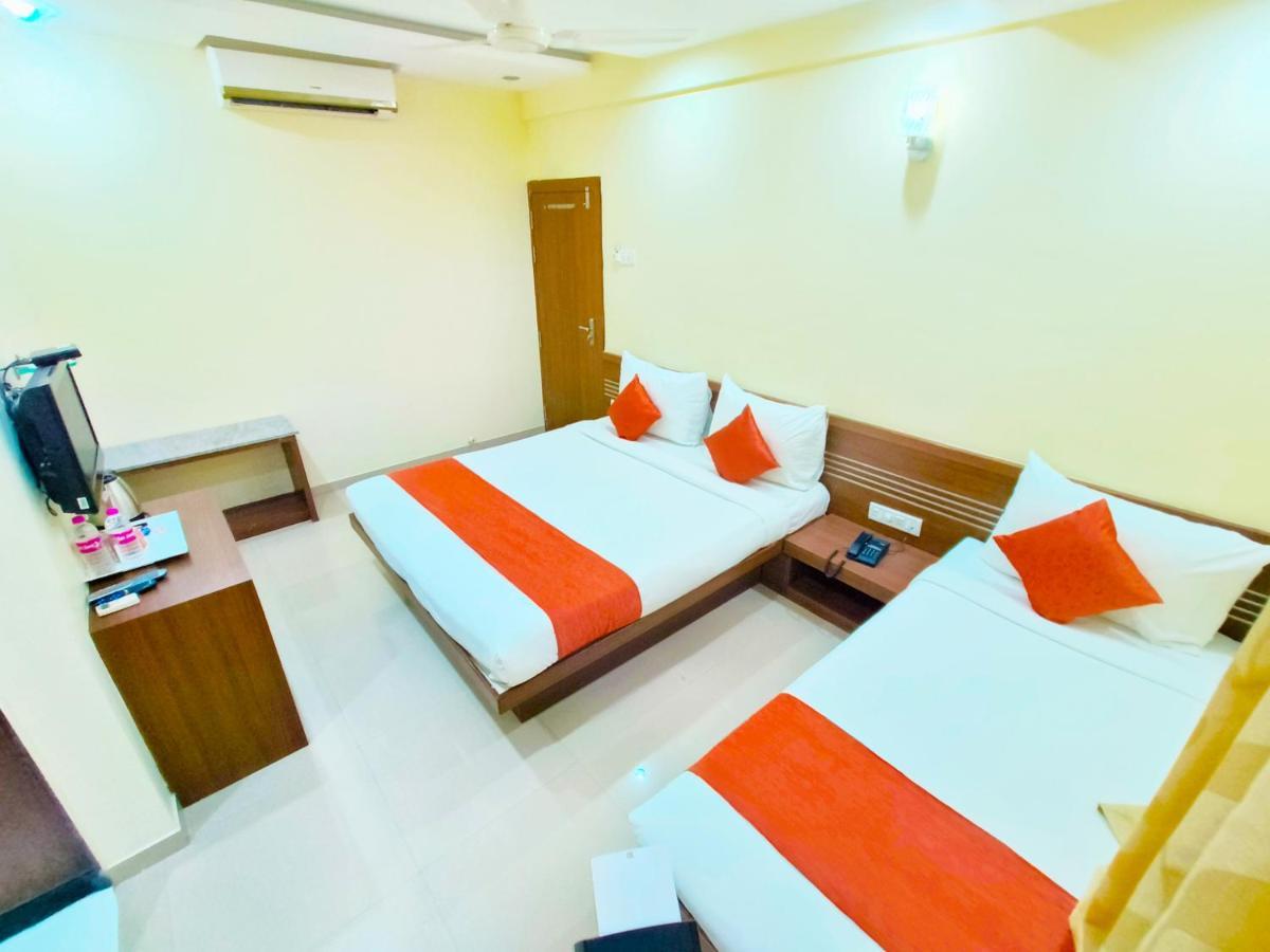 Hotel Sai Srushti By Neem Square Širdi Exteriér fotografie