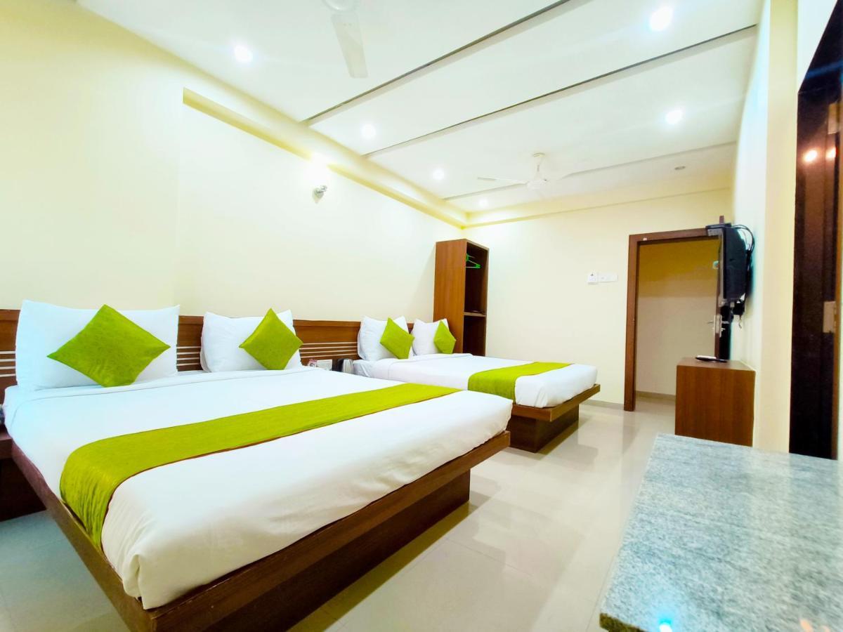Hotel Sai Srushti By Neem Square Širdi Exteriér fotografie