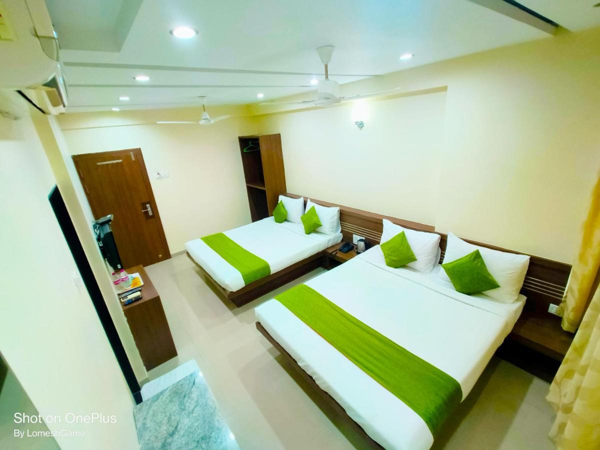 Hotel Sai Srushti By Neem Square Širdi Exteriér fotografie