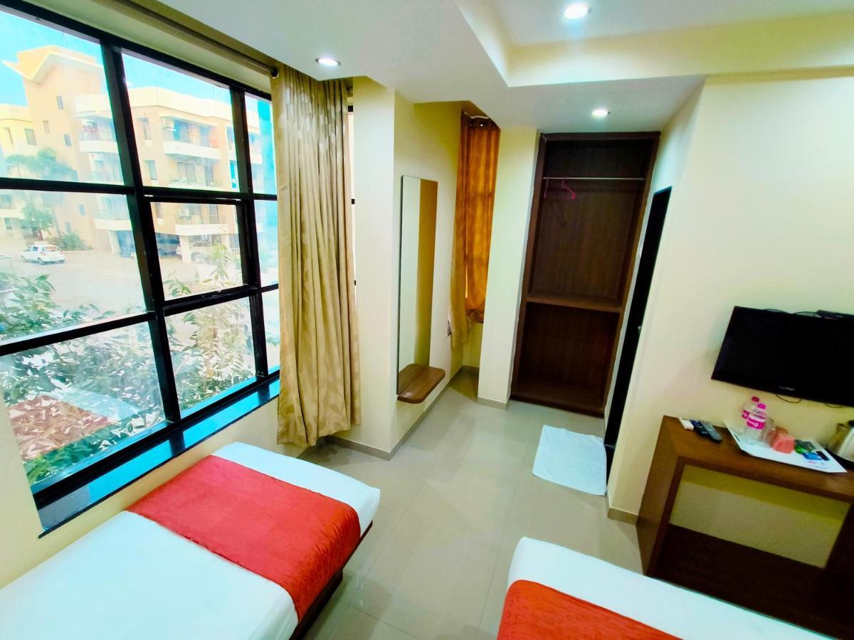 Hotel Sai Srushti By Neem Square Širdi Exteriér fotografie