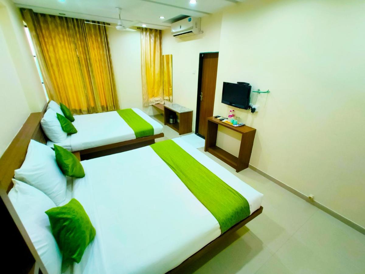 Hotel Sai Srushti By Neem Square Širdi Exteriér fotografie