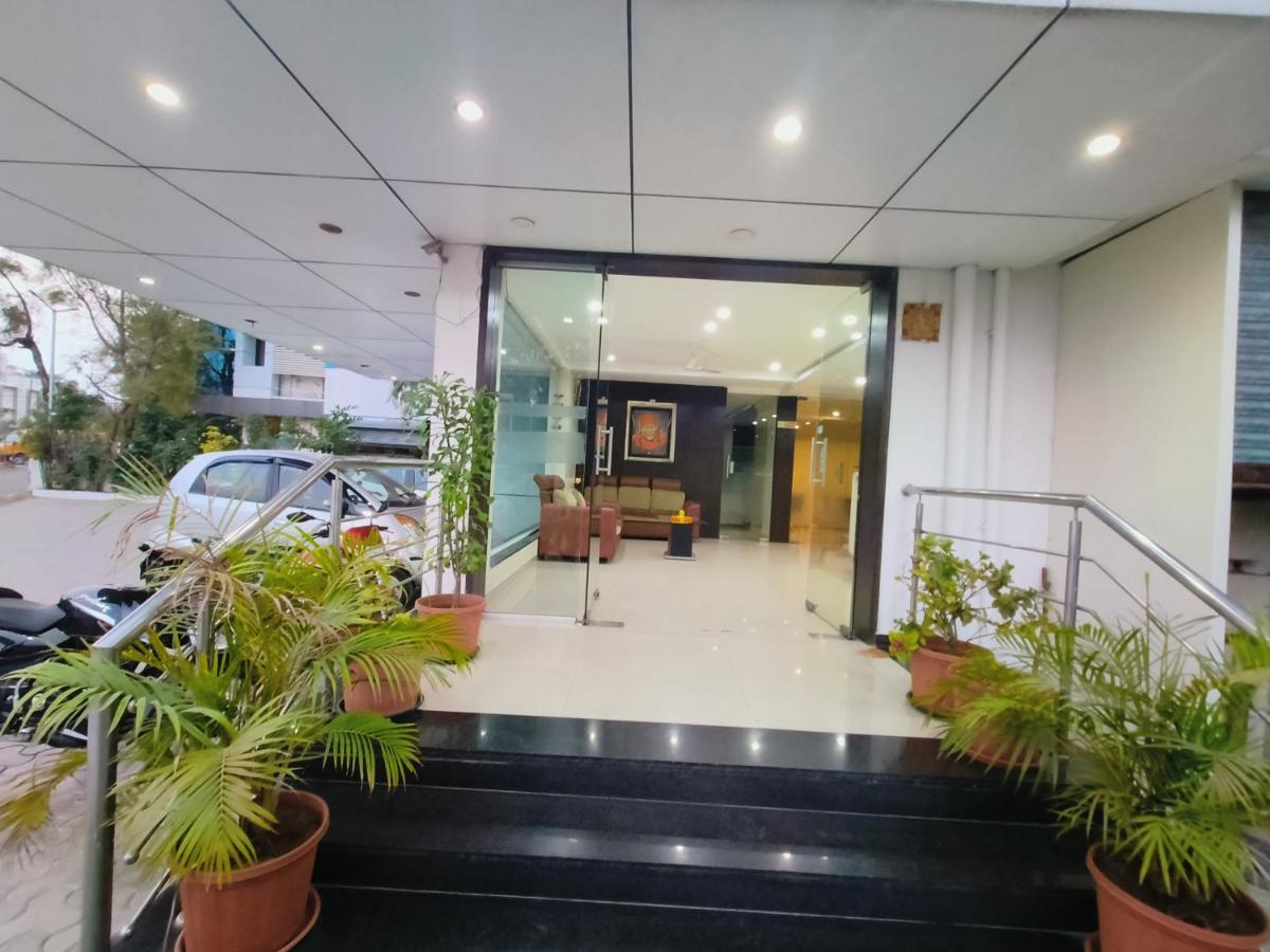 Hotel Sai Srushti By Neem Square Širdi Exteriér fotografie