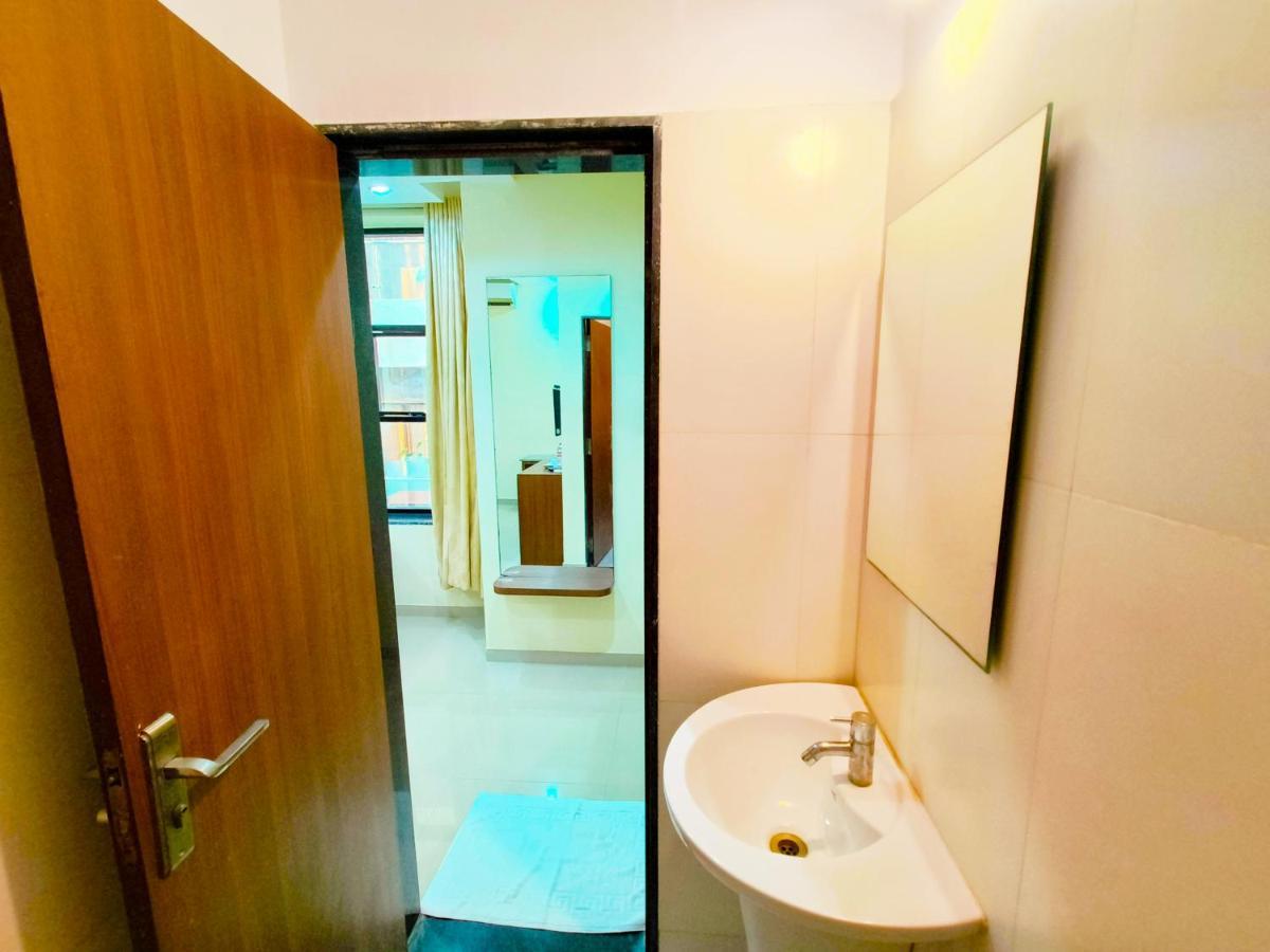 Hotel Sai Srushti By Neem Square Širdi Exteriér fotografie