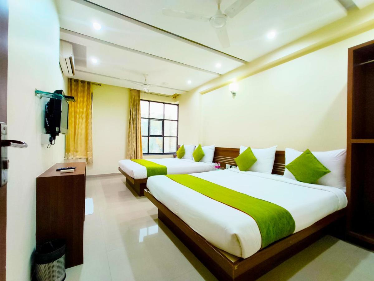Hotel Sai Srushti By Neem Square Širdi Exteriér fotografie